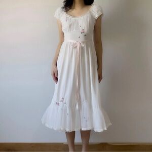 Vintage 1950s Rose Embroidered Women's Dress